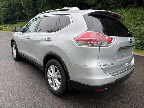 Silver 2015 Nissan Rogue SV