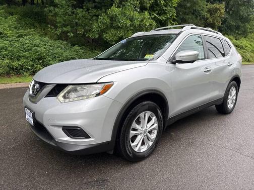 Silver 2015 Nissan Rogue SV