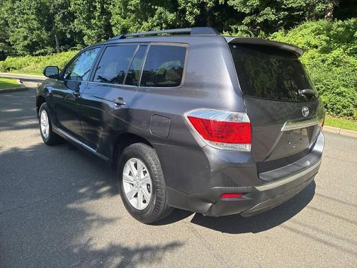 Gray 2012 Toyota Highlander SE