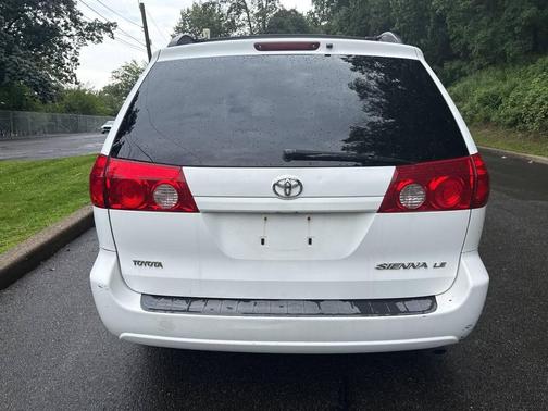 White 2008 Toyota Sienna LE