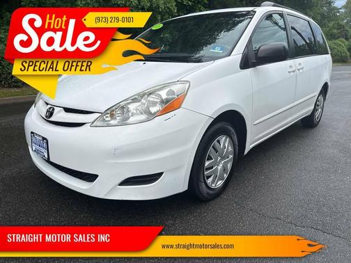 White 2008 Toyota Sienna LE
