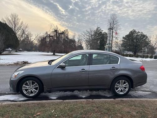 2010 INFINITI G37x Base