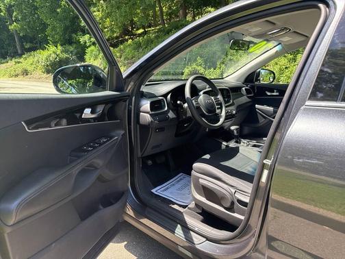 Black 2020 Kia Sorento LX