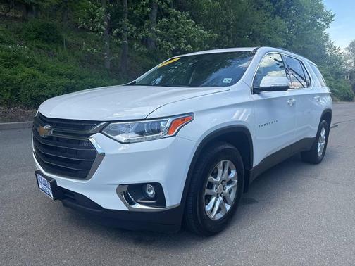 White 2020 Chevrolet Traverse LT Cloth