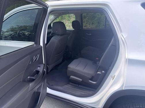 White 2020 Chevrolet Traverse LT Cloth