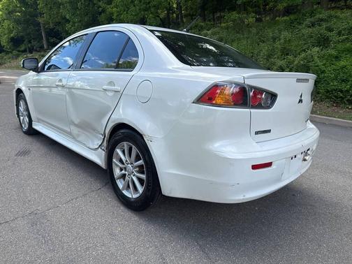 White 2016 Mitsubishi Lancer SE