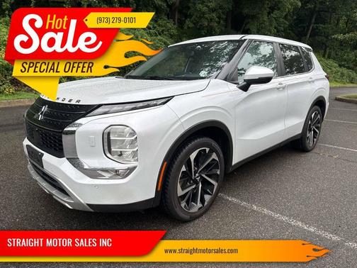White 2022 Mitsubishi Outlander SE