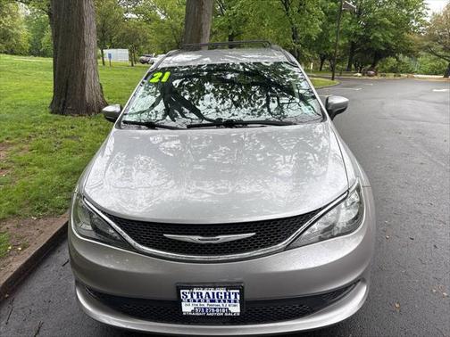 2021 Chrysler Voyager LXI