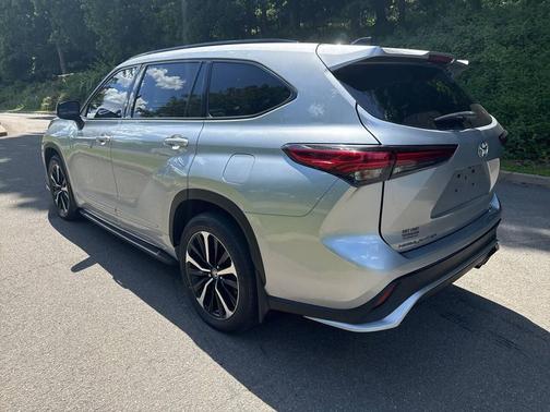 Silver 2021 Toyota Highlander XSE