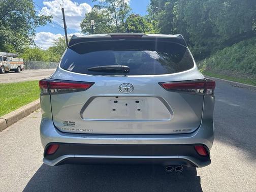 Silver 2021 Toyota Highlander XSE