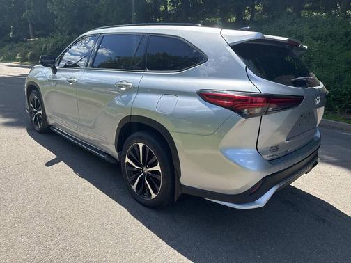 Silver 2021 Toyota Highlander XSE