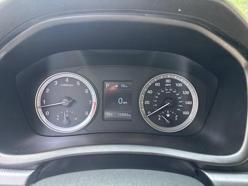 Red 2019 Hyundai SONATA SE