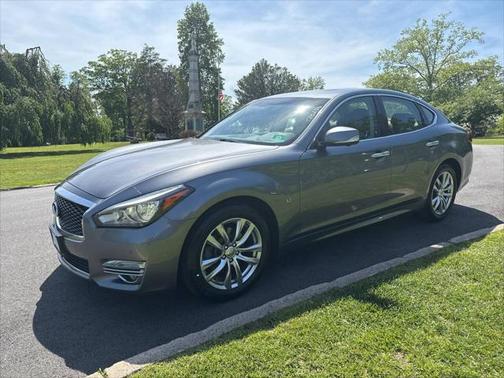 2018 INFINITI Q70 3.7 Luxe 4dr Sedan