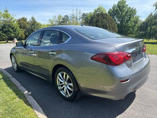 2018 INFINITI Q70 3.7 Luxe 4dr Sedan