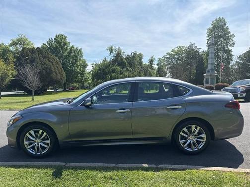 2018 INFINITI Q70 3.7 Luxe 4dr Sedan