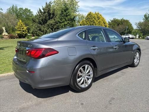 2018 INFINITI Q70 3.7 Luxe 4dr Sedan