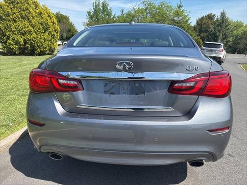 2018 INFINITI Q70 3.7 Luxe 4dr Sedan
