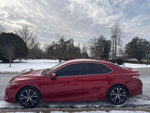 2020 Toyota Camry SE