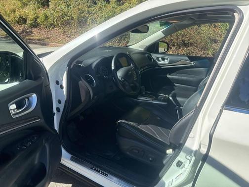 White 2015 INFINITI QX60 Base
