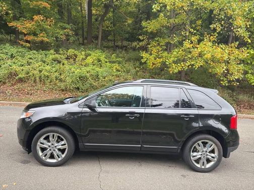 Black 2014 Ford Edge SEL