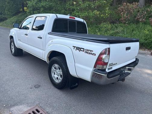White 2014 Toyota Tacoma Base