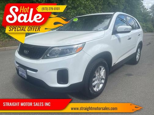 White 2015 Kia Sorento LX
