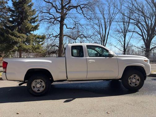 2016 Toyota Tacoma SR