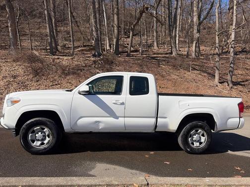 2016 Toyota Tacoma SR