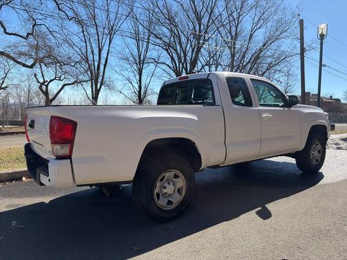 2016 Toyota Tacoma SR