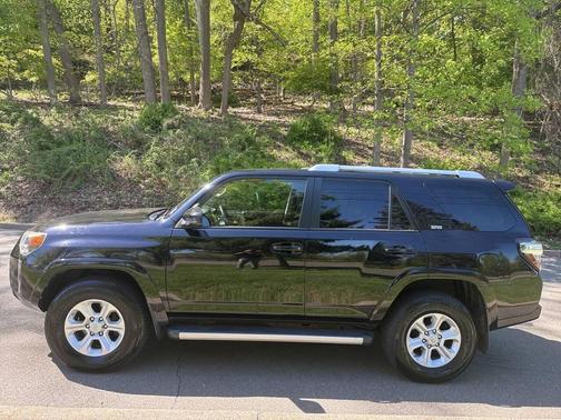 Black 2016 Toyota 4Runner SR5