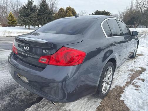 2011 INFINITI G37x Base