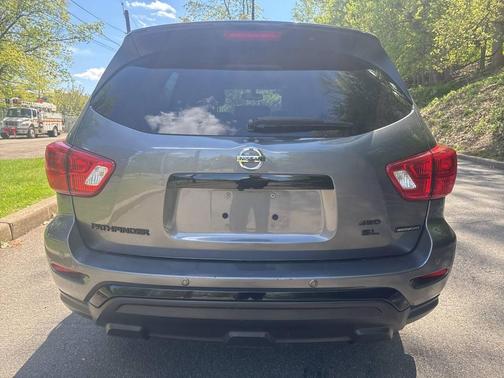 Gray 2018 Nissan Pathfinder SL