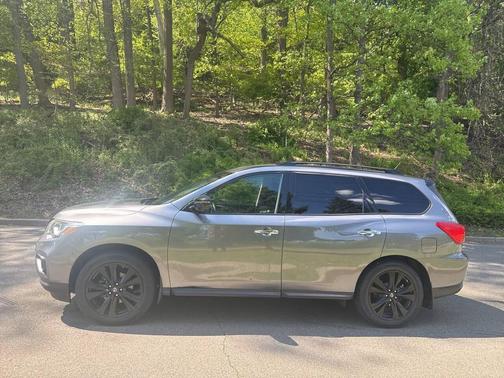 Gray 2018 Nissan Pathfinder SL