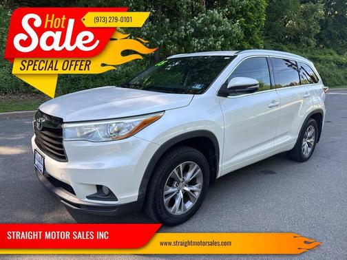 White 2015 Toyota Highlander XLE