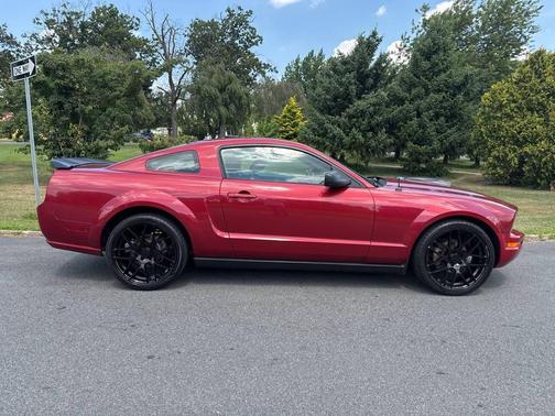 2007 Ford Mustang Deluxe