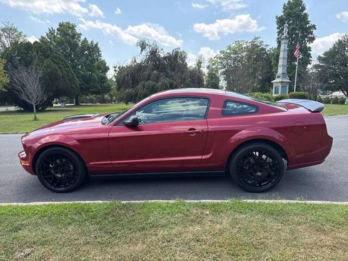 2007 Ford Mustang Deluxe