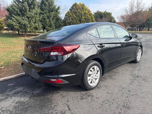 2020 Hyundai ELANTRA SE