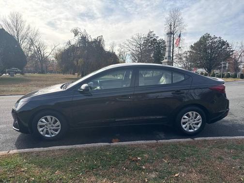 2020 Hyundai ELANTRA SE