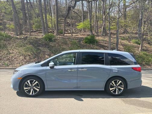 2023 Honda Odyssey Touring 4dr Mini Van