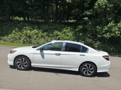 White 2017 Honda Accord EX-L