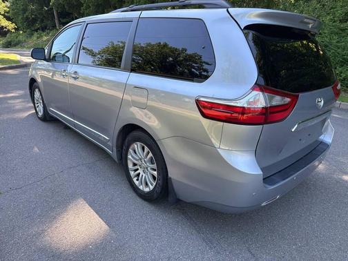 Silver Sky Metallic 2017 Toyota Sienna XLE