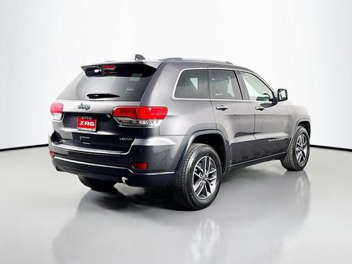 Granite Crystal Metallic Clearcoat 2019 Jeep Grand Cherokee Laredo