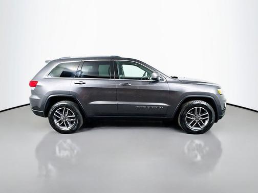 Granite Crystal Metallic Clearcoat 2019 Jeep Grand Cherokee Laredo