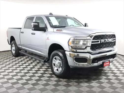 2023 RAM 3500 Tradesman Crew Cab 4x4 6'4' Box