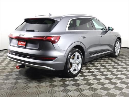 2019 Audi e-tron Premium Plus