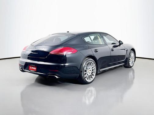 2016 Porsche Panamera 4 Edition