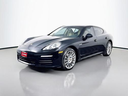 2016 Porsche Panamera 4 Edition