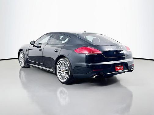 2016 Porsche Panamera 4 Edition