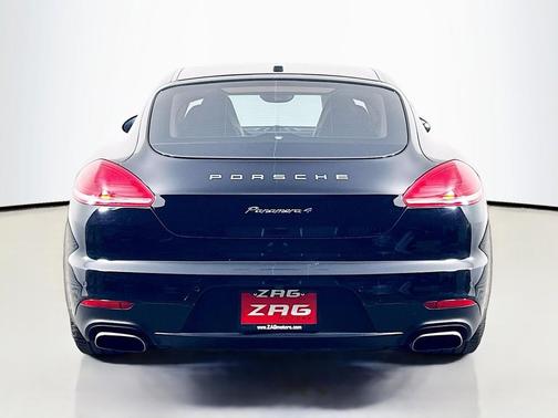 2016 Porsche Panamera 4 Edition