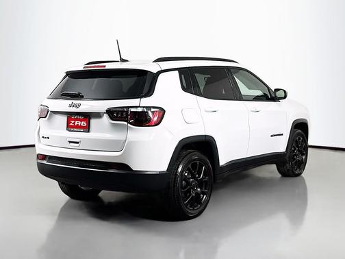 Bright White Clearcoat 2025 Jeep Compass Latitude